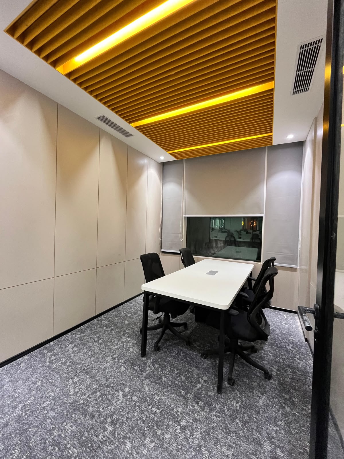 Ultragenic office interior by Global Green, view 4